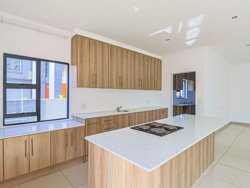 Elegant Home in Sought-After Melodie Estate. - Photo 5