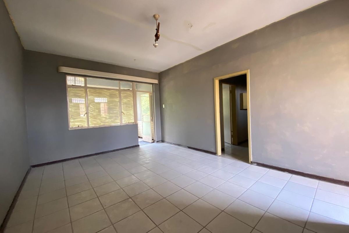 Spacious Apartment in Pretoria Central - Photo 4