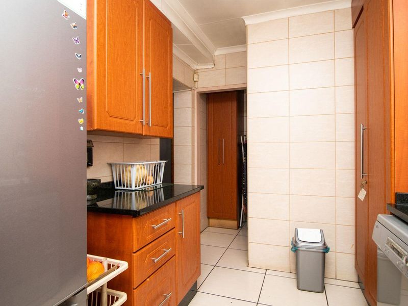 5 Bedroom Double Story House - Photo 6