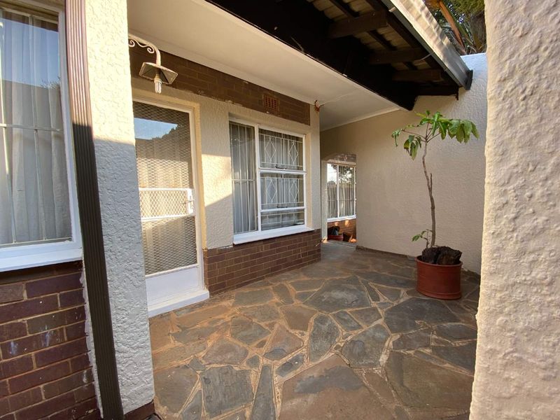 Cul-de-Sac Gem: 3 Bed Home + Flatlet - Photo 1