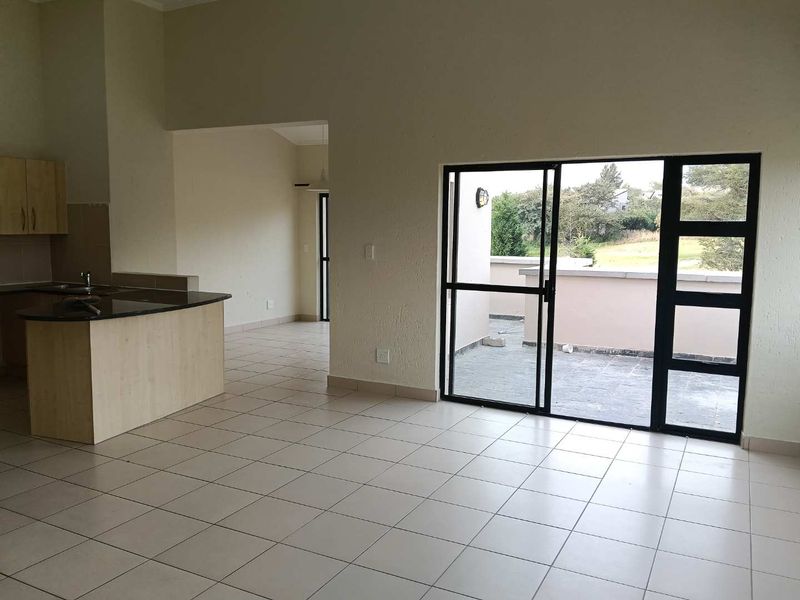 Stylish Golf Estate Living | Spacious Penthouse Apartment with Dual Balconies in Jackal Creek - Photo 4