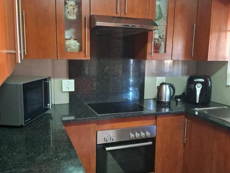 Stylish 3-Bedroom Townhouse in Secure Estate – Urgent Sale - Photo 8