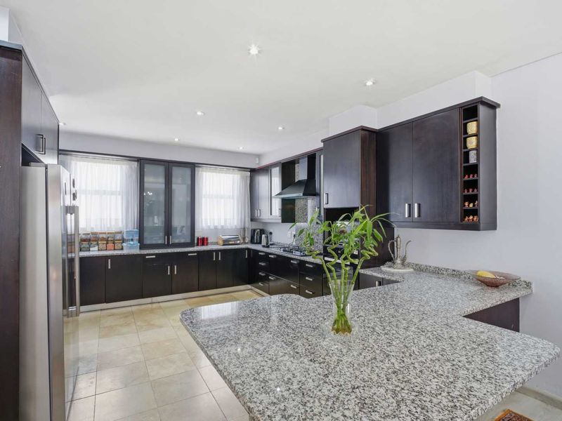 Secure Your Sanctuary: Exclusive Bryanston Home for Sale! - Photo 2