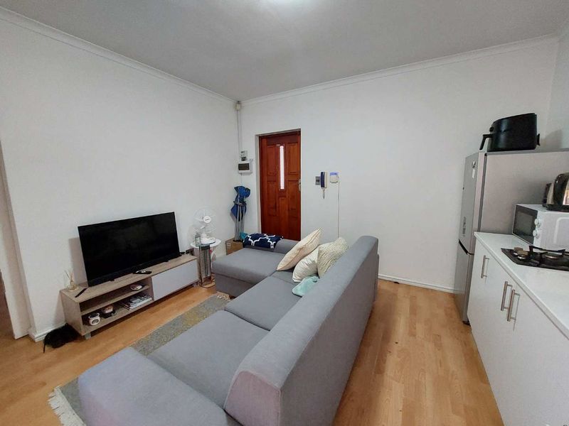 Neat Flatlet In Sybrand Park - Photo 2