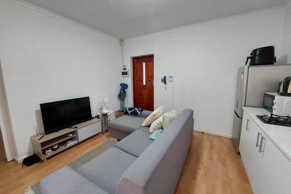 Neat Flatlet In Sybrand Park - Photo 2