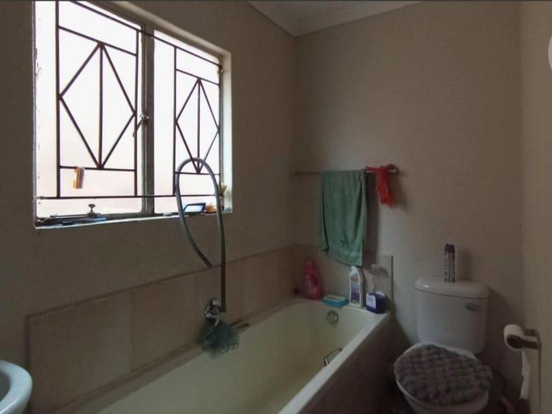 2 Bedroom House for Sale in Soshanguve - Photo 9