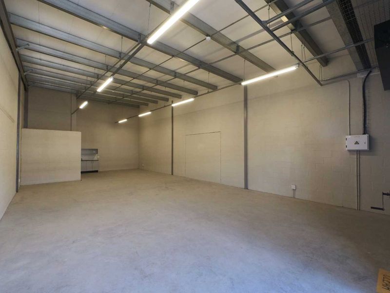 115sqm Warehouse space to let - Montague Gardens - Photo 6
