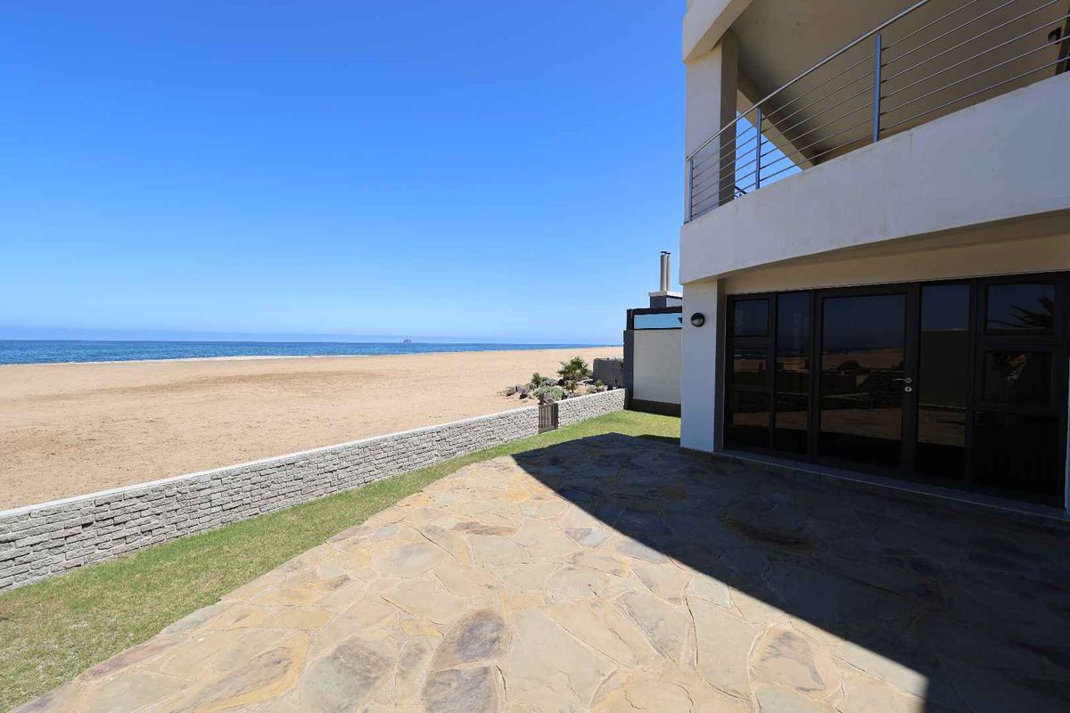 BEACHFRONT HOUSE - Photo 5