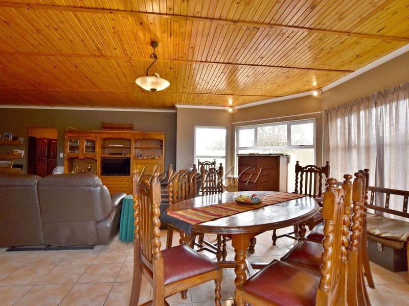 Ext 6, Henties Bay:  Home with Flat Potential is for sale - Photo 3