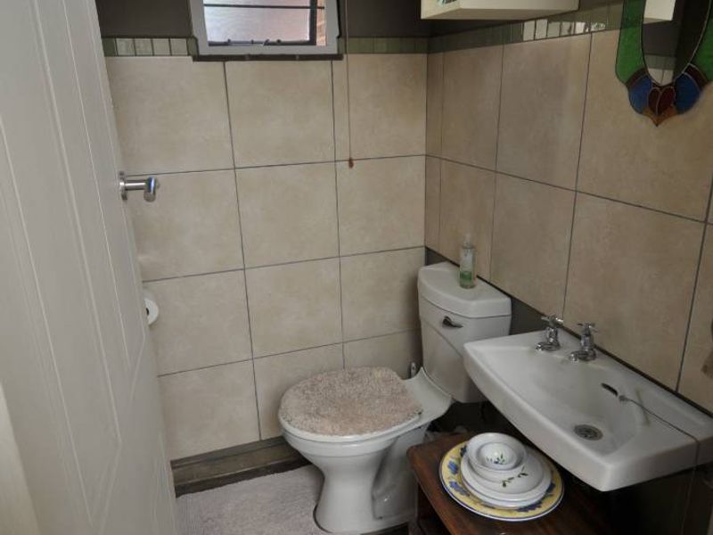 A Small Bachelor's Unit Menlo Park - Photo 9