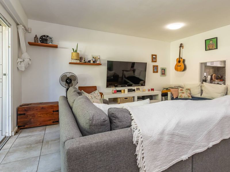 Secure double story townhouse in small complex of 5 units. - Photo 6