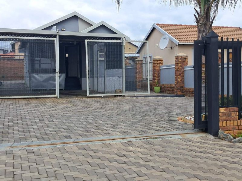 Beautiful 2 bedroom home - Photo 8