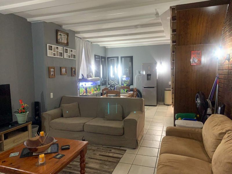 Charming 2-Bedroom Duplex for Sale in Hill Linmeyer Gardens Village - Photo 10