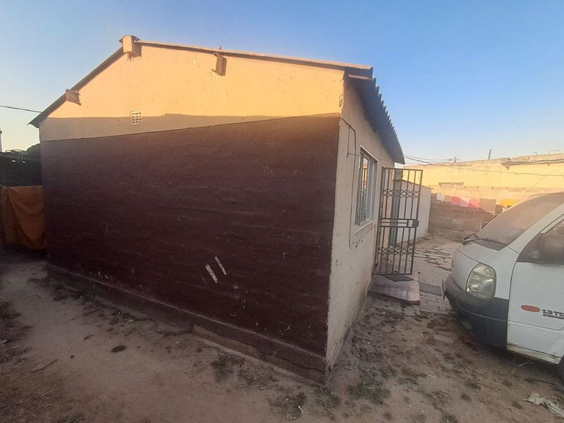 2 Bedroom House in Kaalfontein Ext 1 - Photo 1
