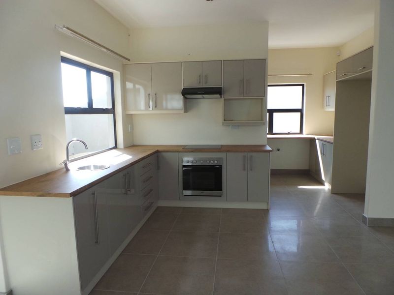 Flat Complex offering 6 Duplex 4 bedroom Town Houses good neighbourhood - Photo 2