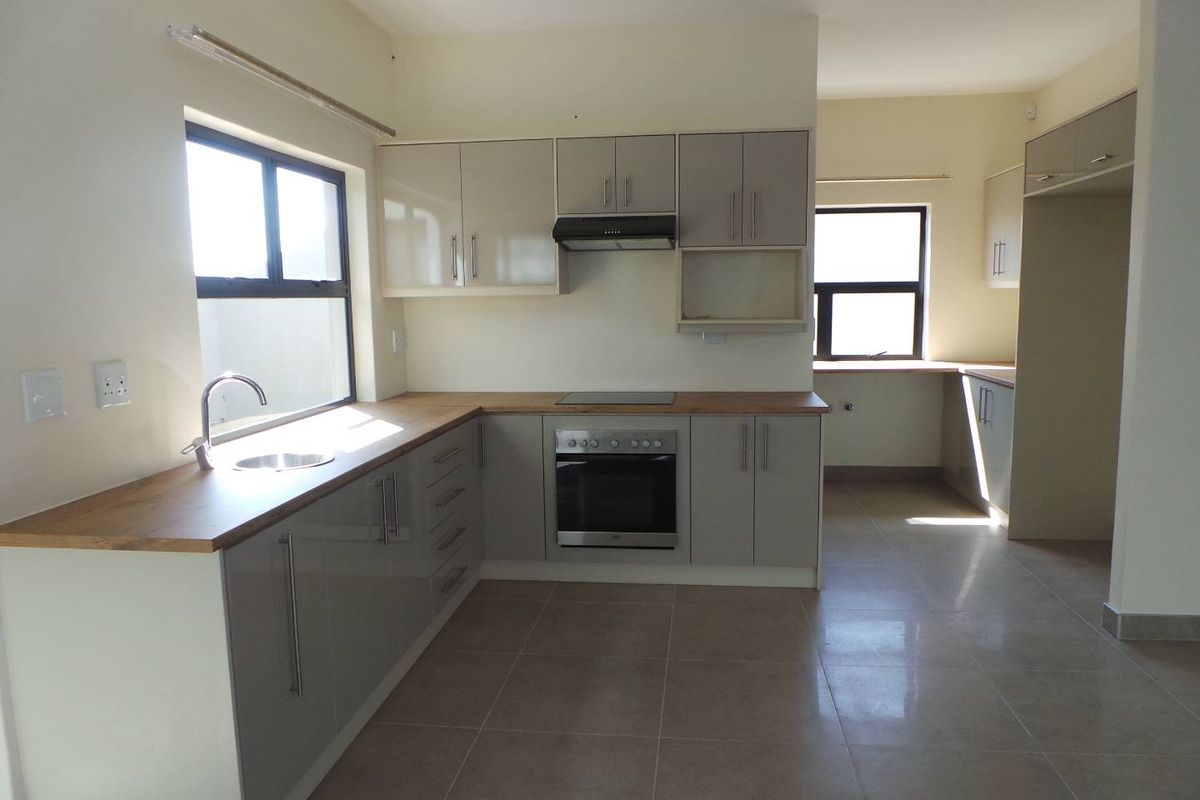 Flat Complex offering 6 Duplex 4 bedroom Town Houses good neighbourhood - Photo 2