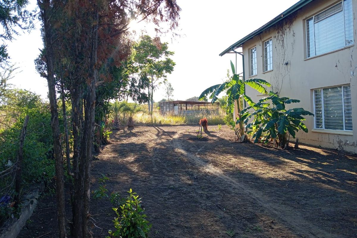 "Dream Big: 8.5 Hectares of Opportunity in Vastfontein! - Photo 5