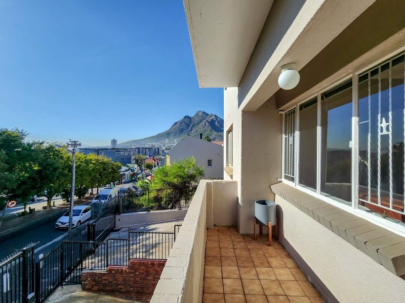 Fabulous flat just off Kloof Street - Photo 2