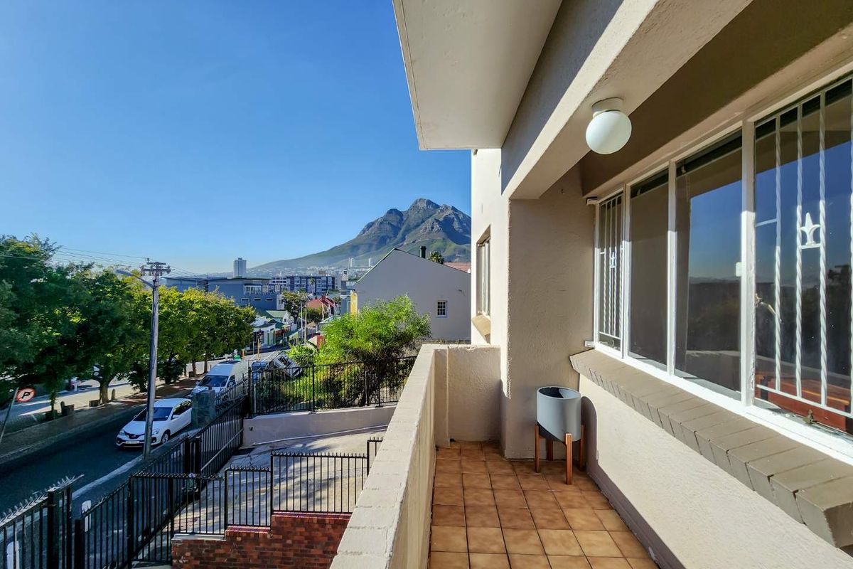 Fabulous flat just off Kloof Street - Photo 2