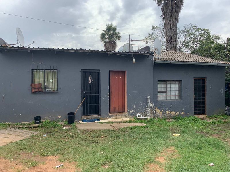 Rental investment property for sale in South Hills Johannesburg - Photo 3