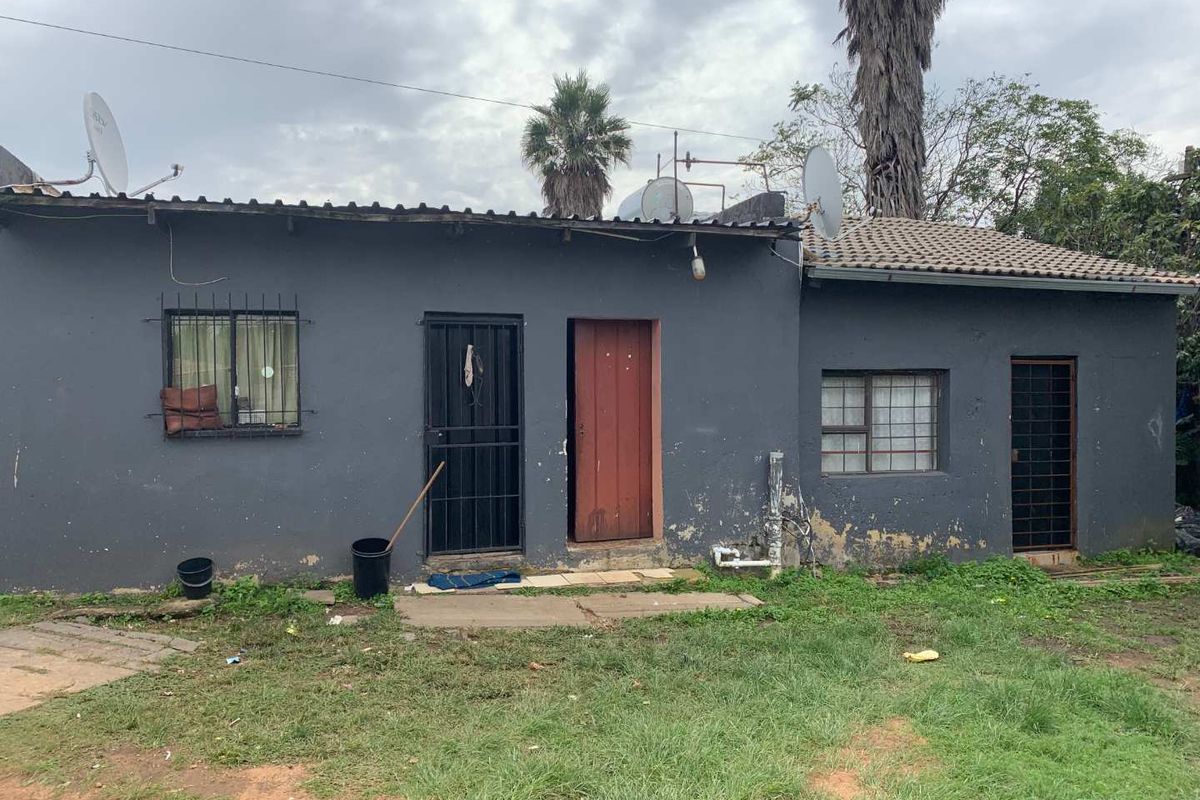 Rental investment property for sale in South Hills Johannesburg - Photo 3