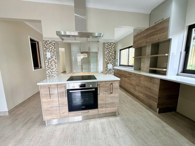 4 Bedroom House TO LET in Klein Windhoek - Photo 3