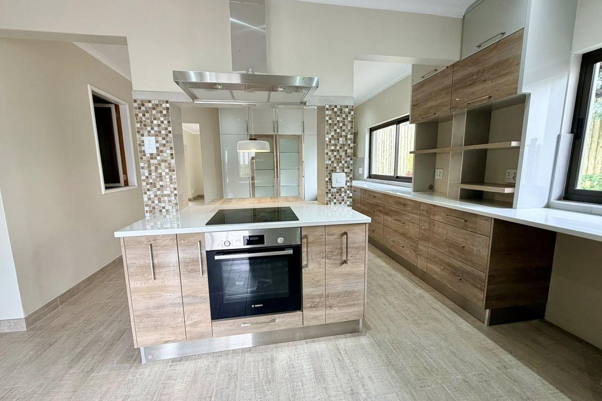 4 Bedroom House TO LET in Klein Windhoek - Photo 3