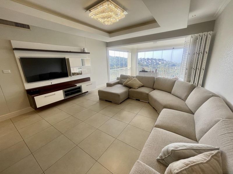 Hendra - Elegant 4-Bedroom First Floor Apartment with Stunning Sea Views – Ilala Ridge Estate - Photo 3