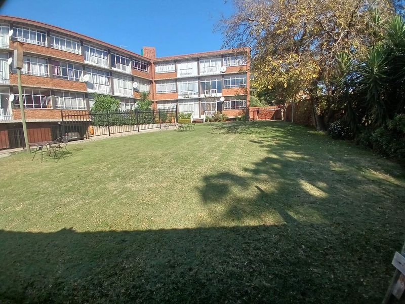 2 Bedroom to rent in Groenkloof - Photo 8