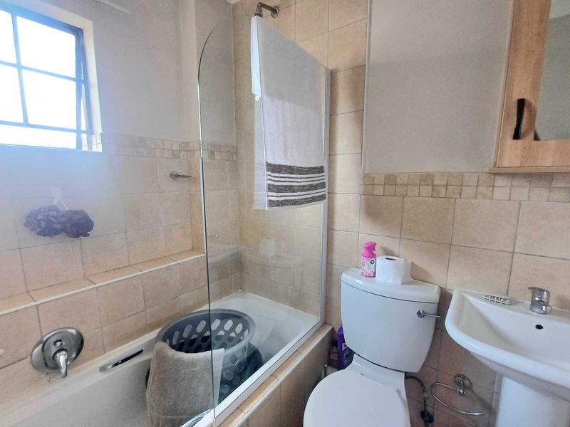 Great opportunity for Investors or First Time Home Buyers - Photo 3