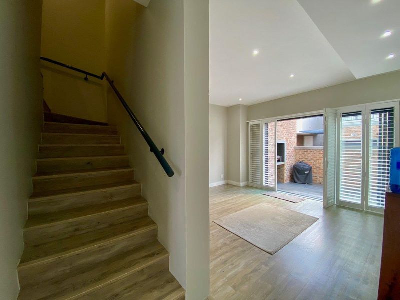 Modern Two-Bedroom Townhouse in Leafy Brooklyn – Quality Living in Gables on Marais - Photo 8