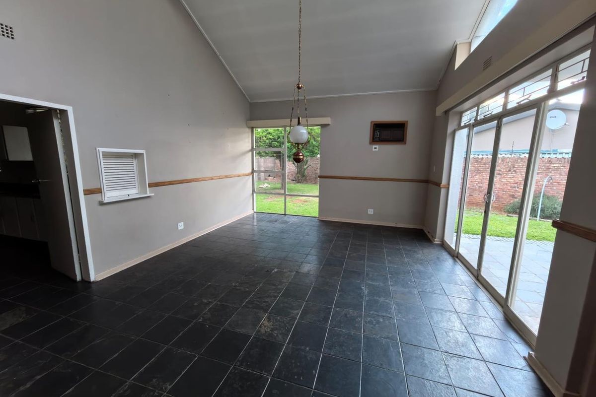 Spacious family home - Photo 5