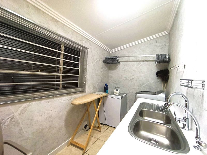 Modern Elegance with Flat - Photo 7