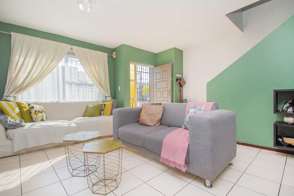 Modern Open Plan Living with a Mediterranean Flair! - Photo 3