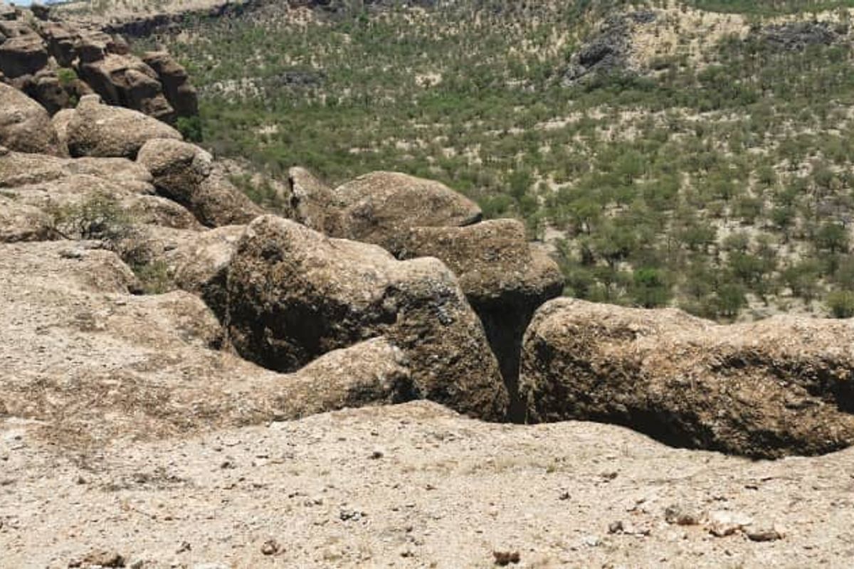 Mountain range farm with the Ugab river’a canyons covering half of the farm - Photo 3