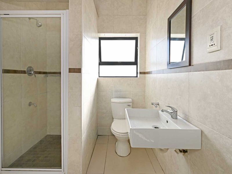 Where Comfort Meets Unforgettable Views - Photo 4