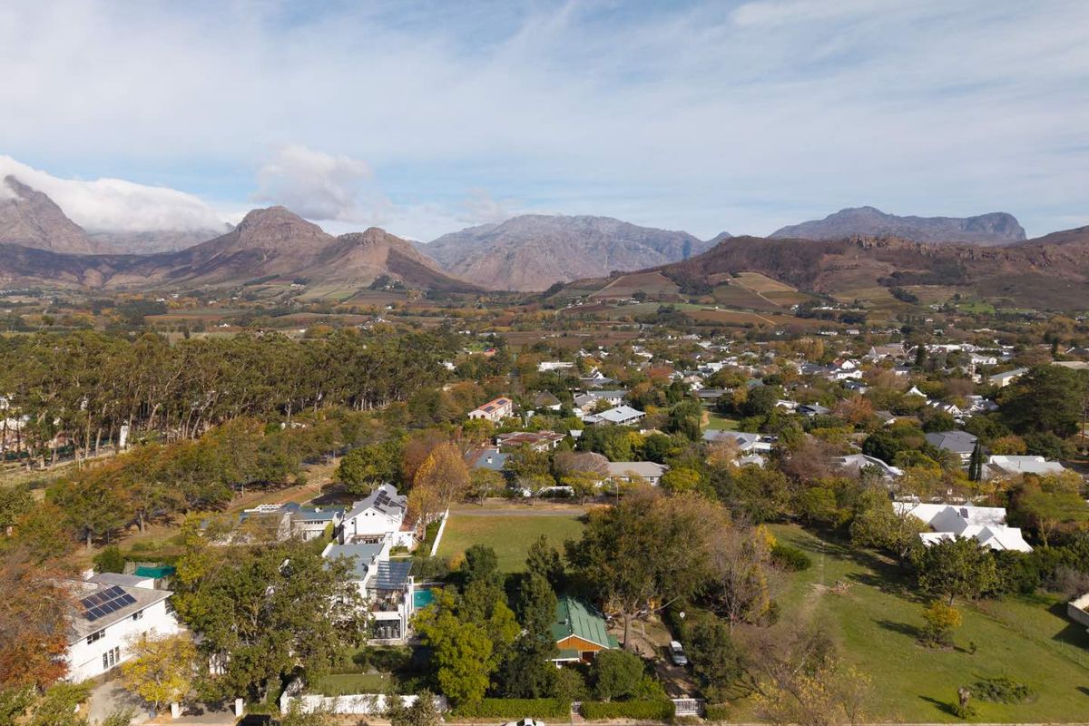 Discover a Rare Property Opportunity in Franschhoek - Photo 5
