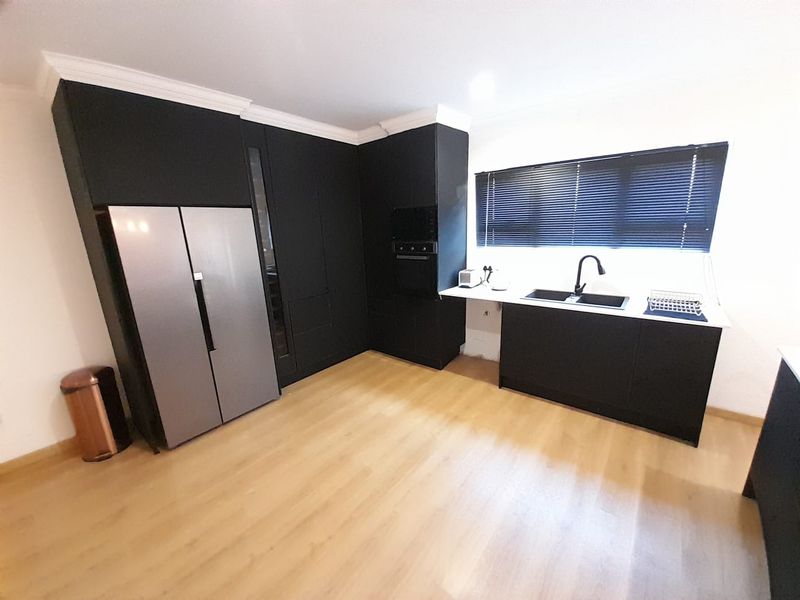 Astonishing estate ideally suited for a large family - Photo 6