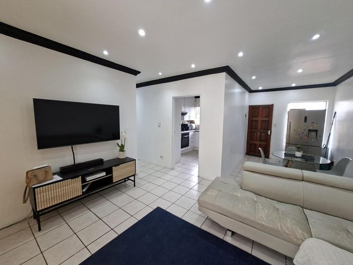 Property #2422354, Townhouse Sold in Kelvin