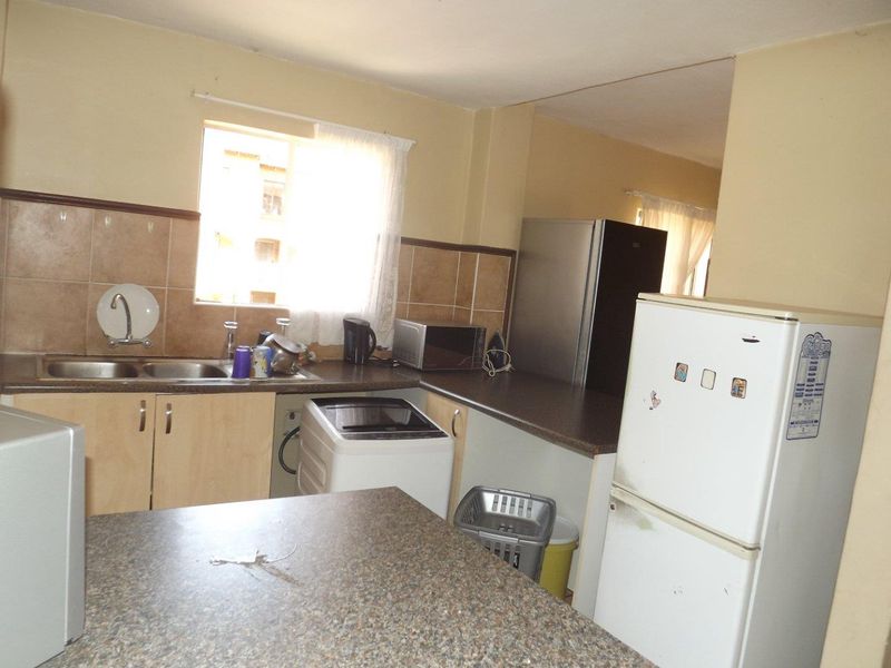 **Charming 2 Bedroom Apartment in a Popular Area** - Photo 7