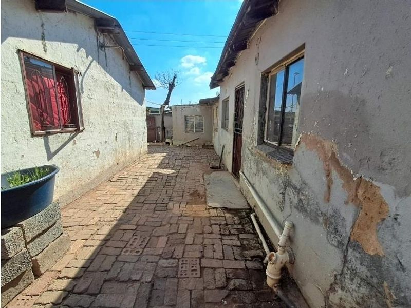 2 Bedroom House In Ivory Park - Photo 2