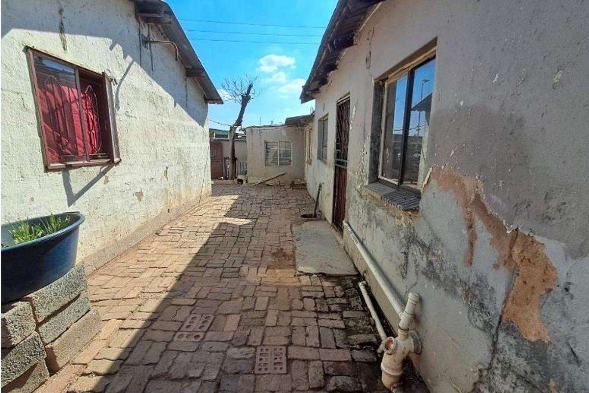 2 Bedroom House In Ivory Park - Photo 2
