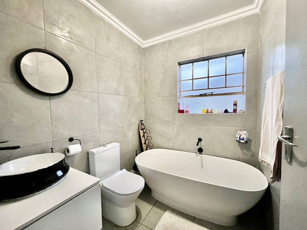 Main Bathroom