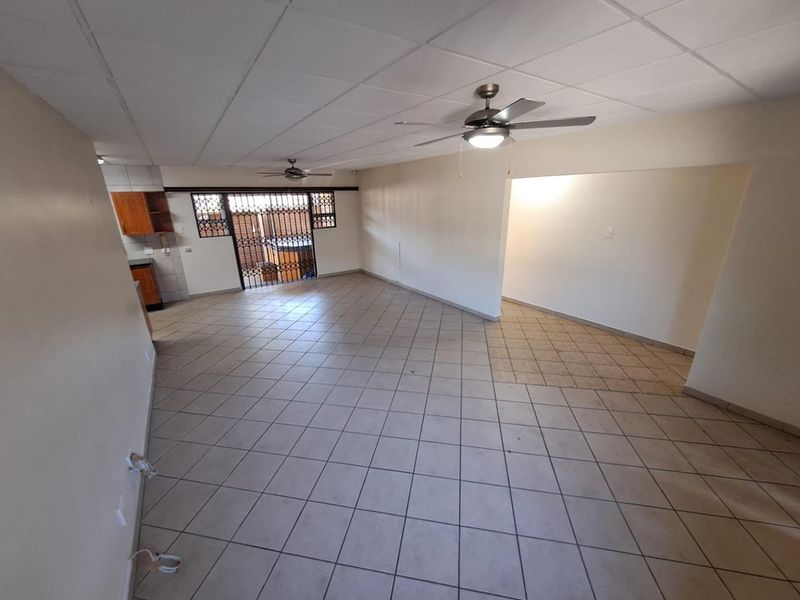 Modern 3-Bedroom Simplex with Courtyard in Richards Bay| Available August 15th - Photo 4