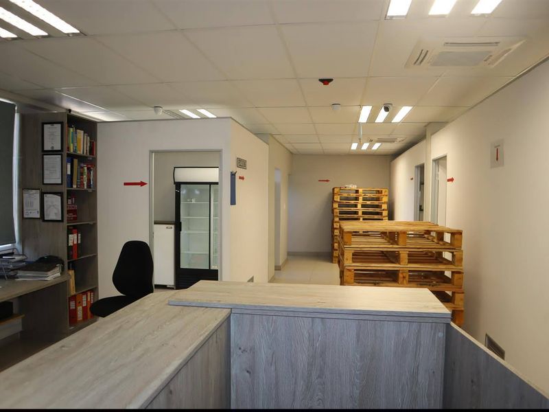 Modern and well maintained unit for sale. - Photo 2