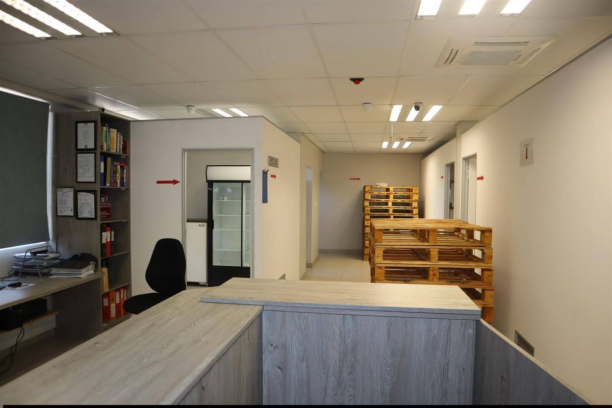 Modern and well maintained unit for sale. - Photo 2