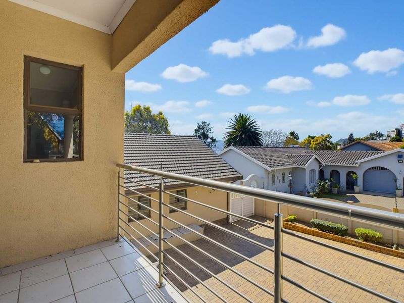 Family Home with Breathtaking Glenvista Views - Photo 3