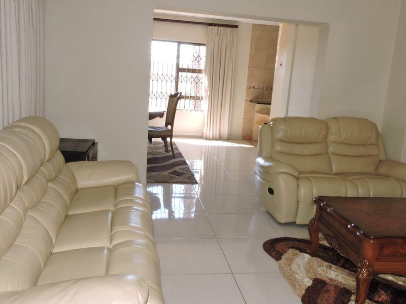 Cosy Fully Furnished 3 Bedroom Home in a Secure Estate - Photo 8