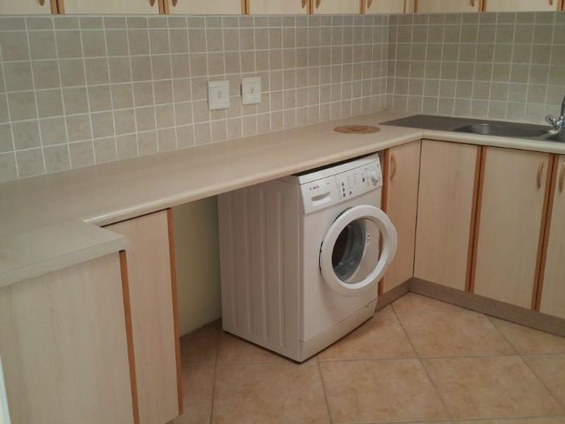 FOR SALE : SPACIOUS 8-BEDROOM HOME IN SWAKOPMUND CENTRAL - Photo 5