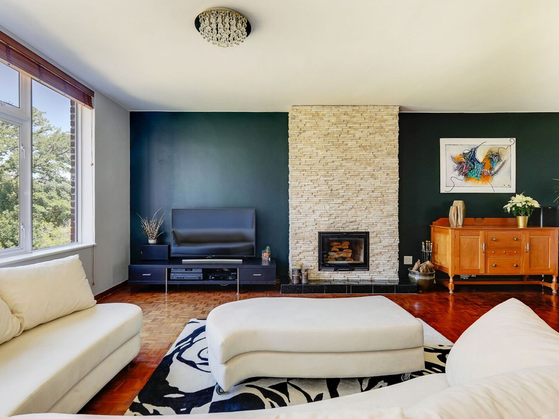 Luxurious 3-Bedroom Ecklenberg Apartment with Mountain Views & Separate Flatlet - Photo 8